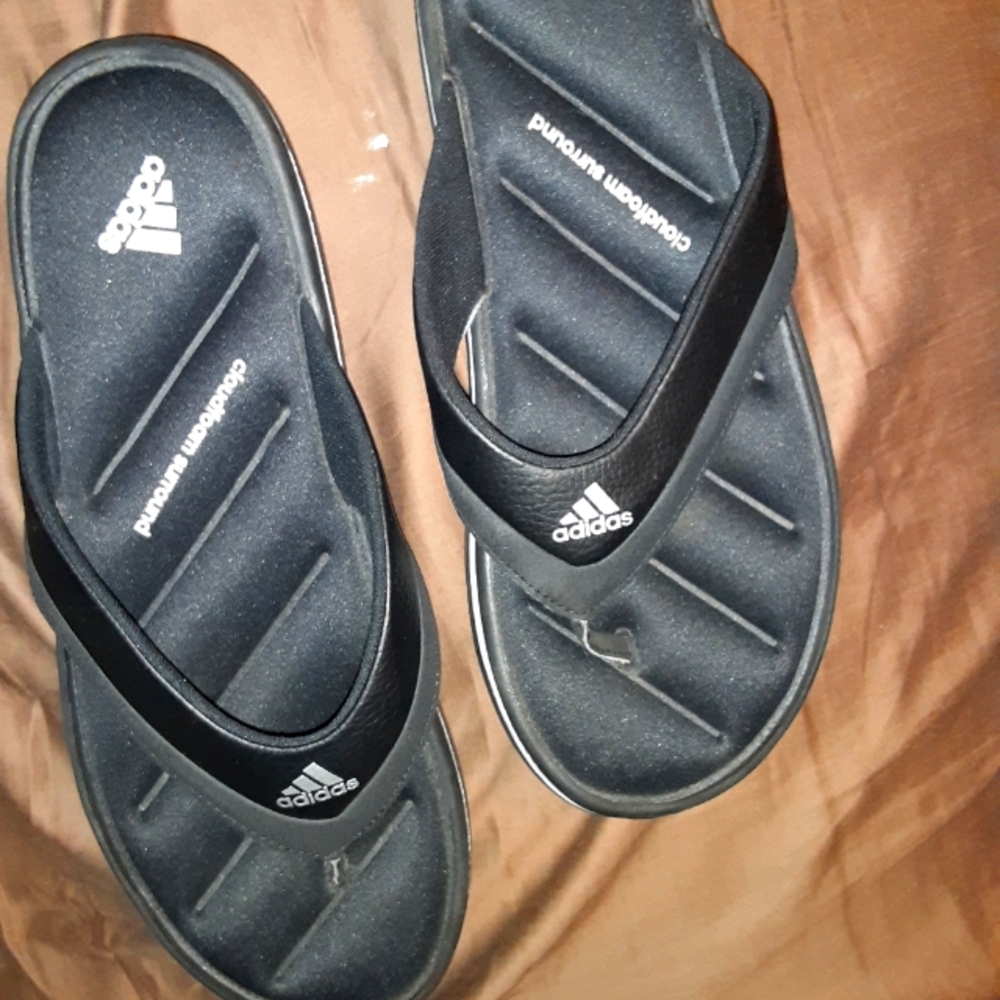 NWOT men's Adidas cloudfoam surround slides size 9